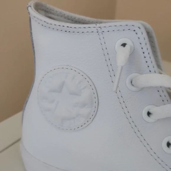 Converse - Picture 4 of 4